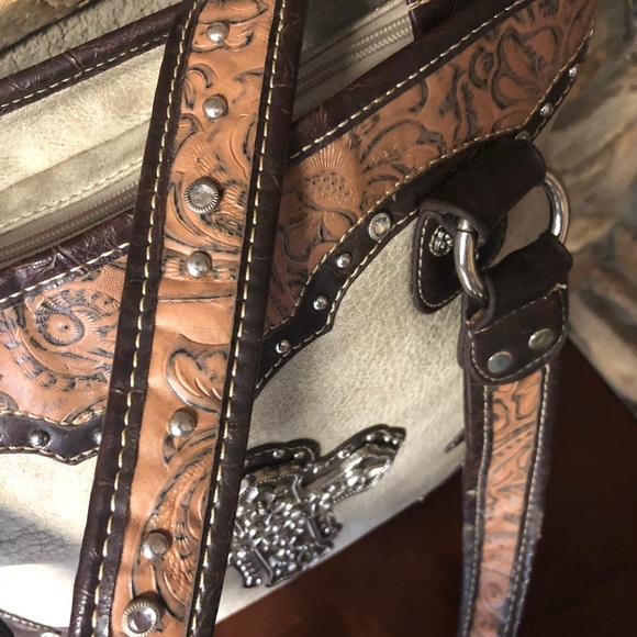 ✝️Cross & Rhinestone Pocketbook✝️ - Picture 3 of 7